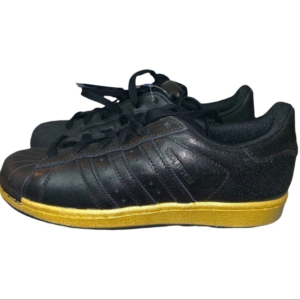 ADIDAS Superstar Originals Size 7 Women /Size 5.5 Boys New With Box Black & Gold